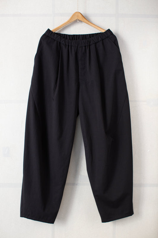Black wide balloon two layers trousers