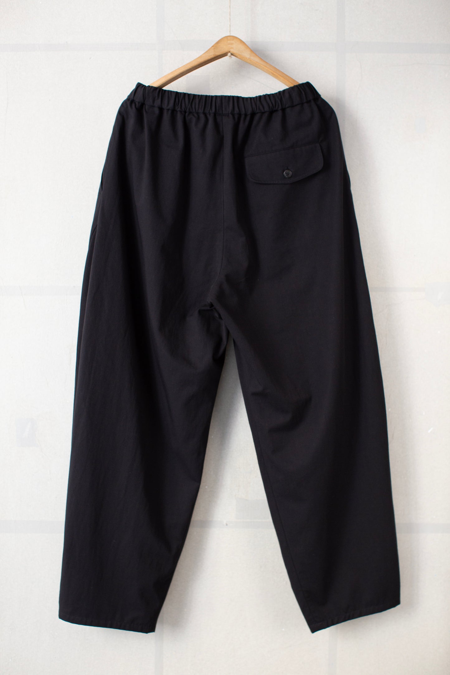 Black wide balloon two layers trousers