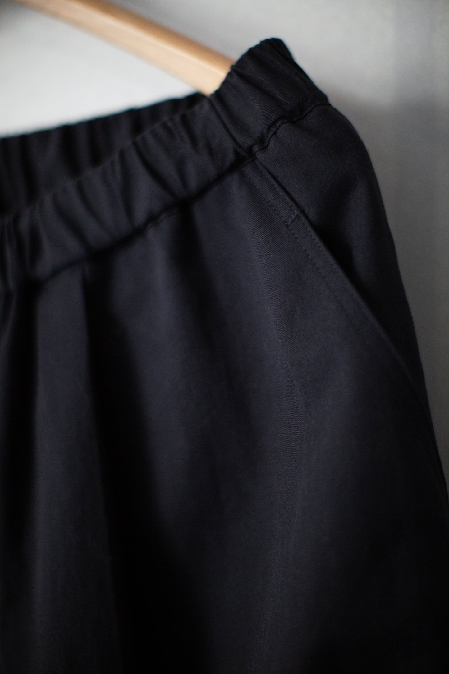 Black wide balloon two layers trousers