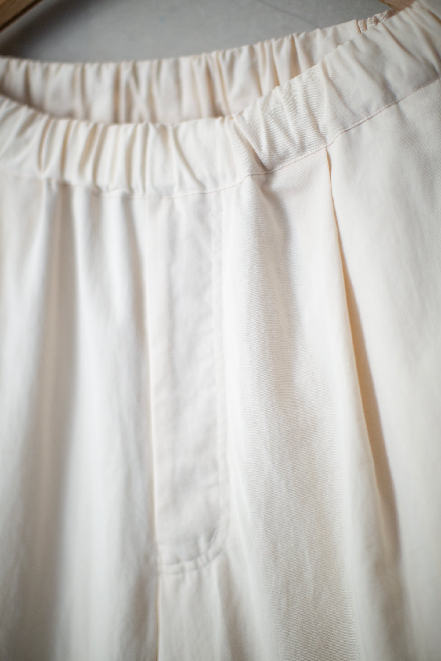 Off white wide balloon two layers trousers