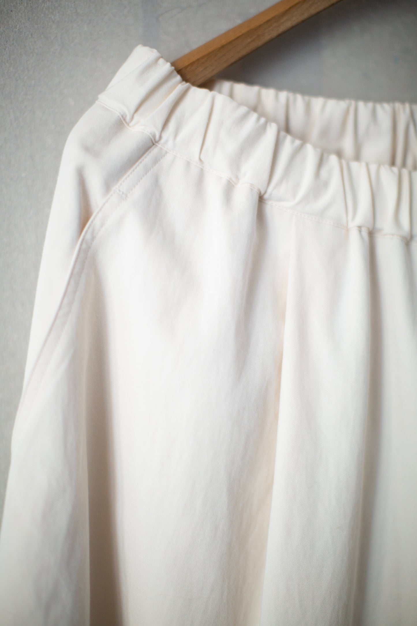 Off white wide balloon two layers trousers