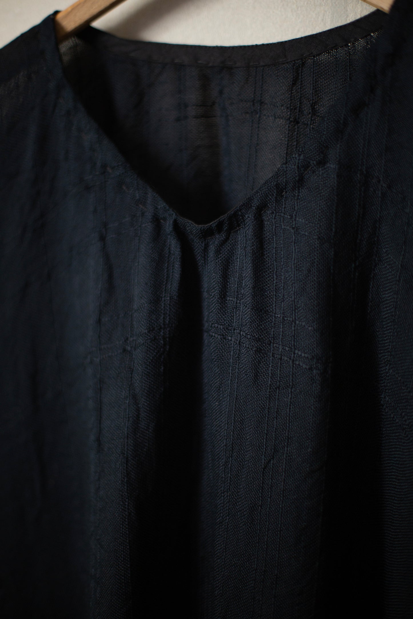 golden dragon V - a black smock tunic