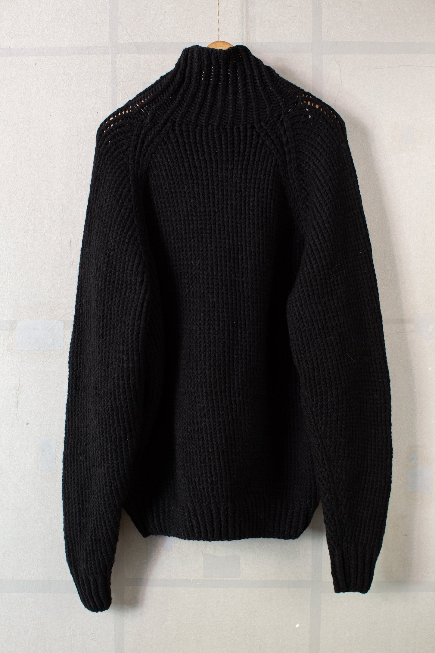 KNIT#68 - BLACK YAK WOOL