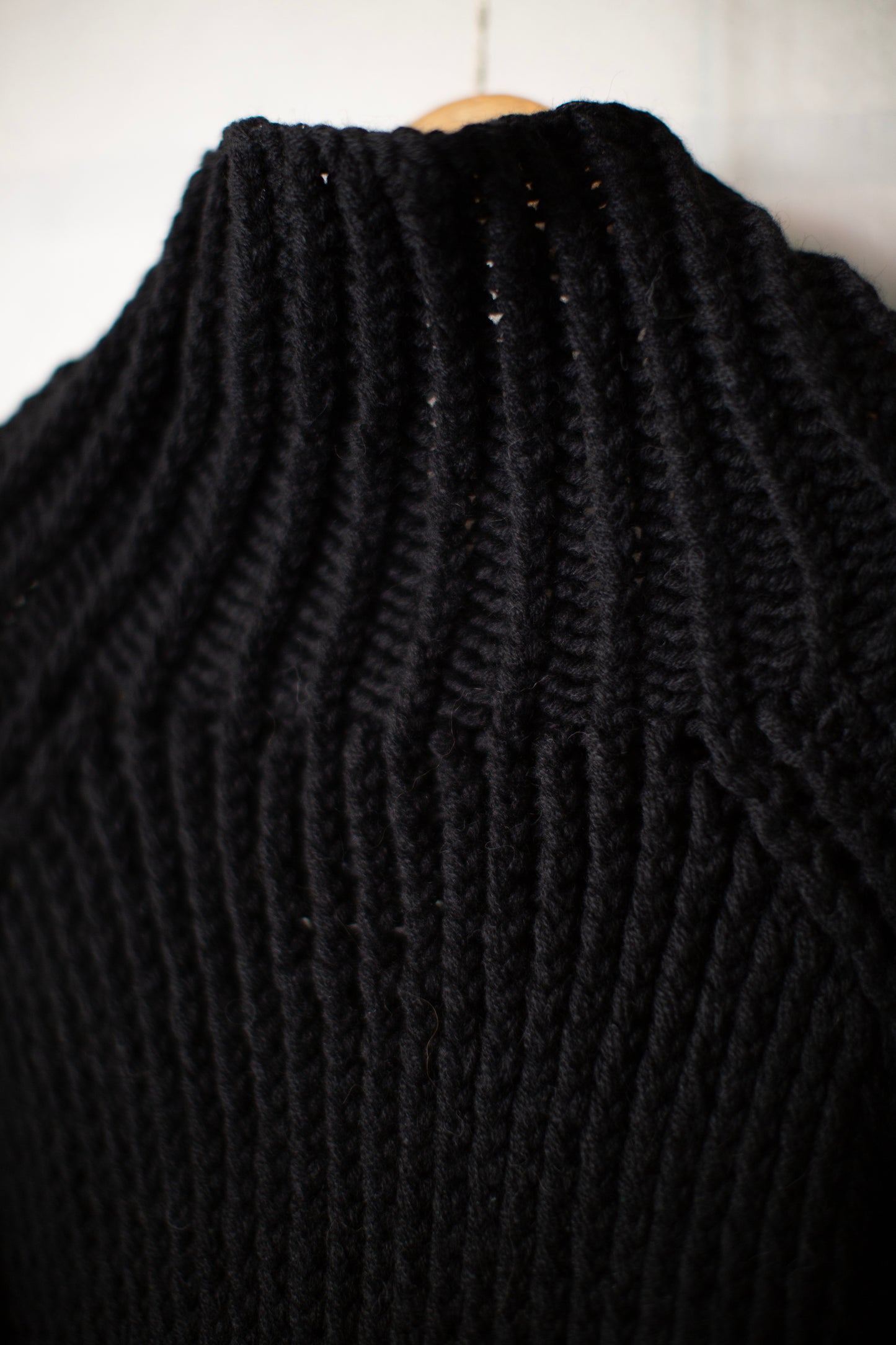 KNIT#68 - BLACK YAK WOOL