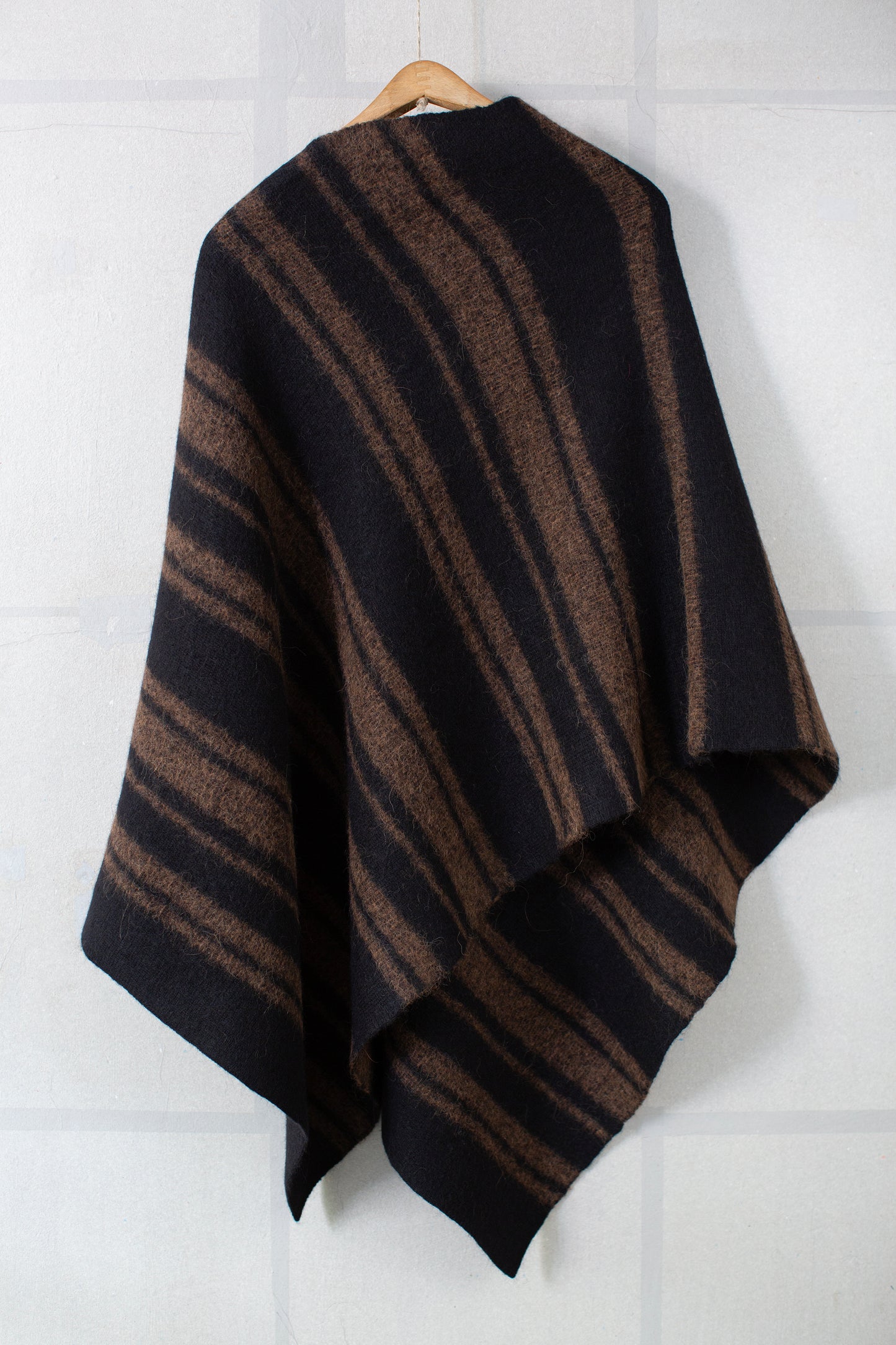 Rust marl/Black banded poncho