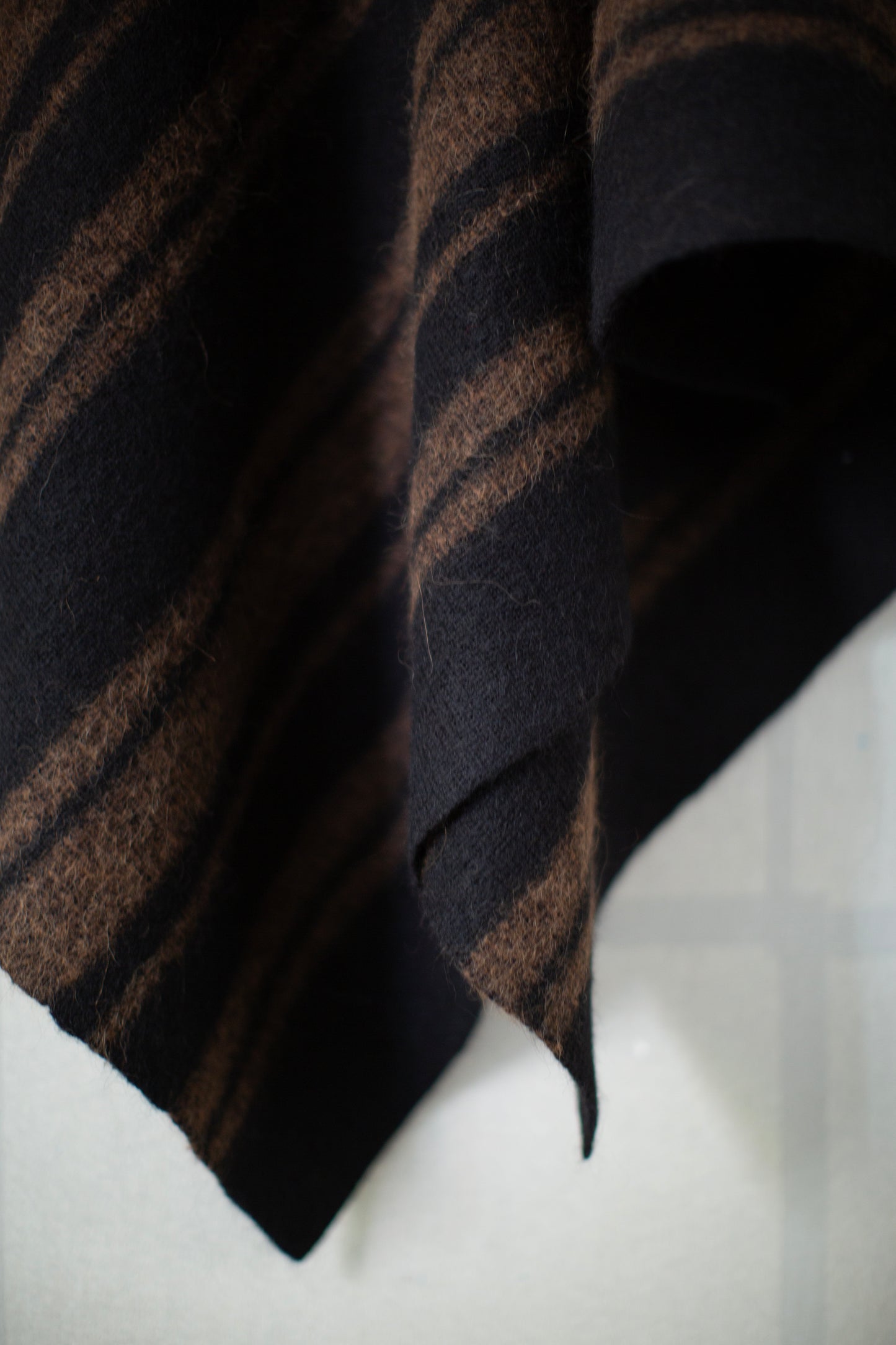 Rust marl/Black banded poncho