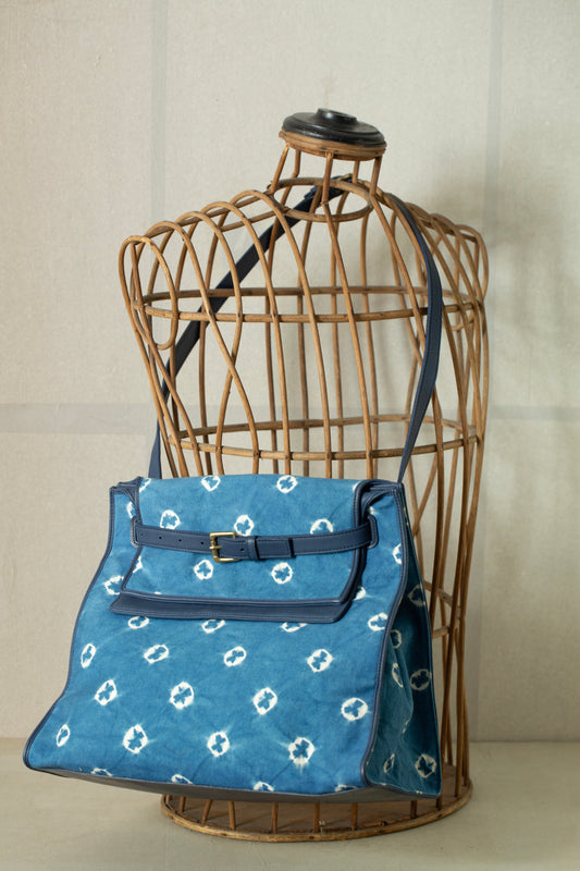 blue / ivory organic cotton 2-way tote-bag with shibori dyed pattern