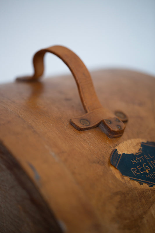 Travel hat box