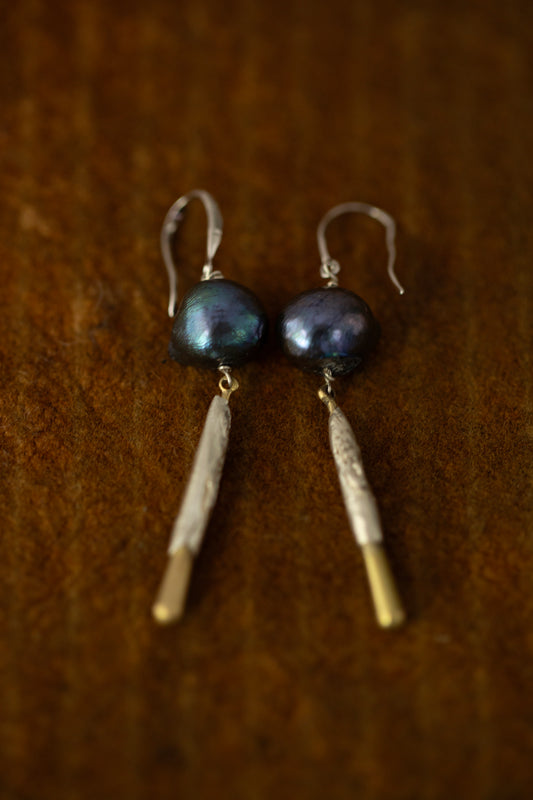 earrings with black pearl and bronze/silver pendant