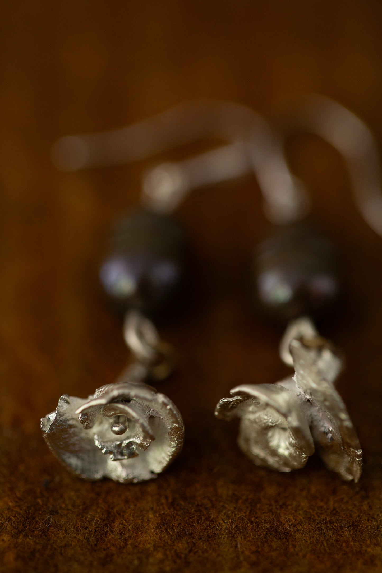 earrings with black pearl and silver rose