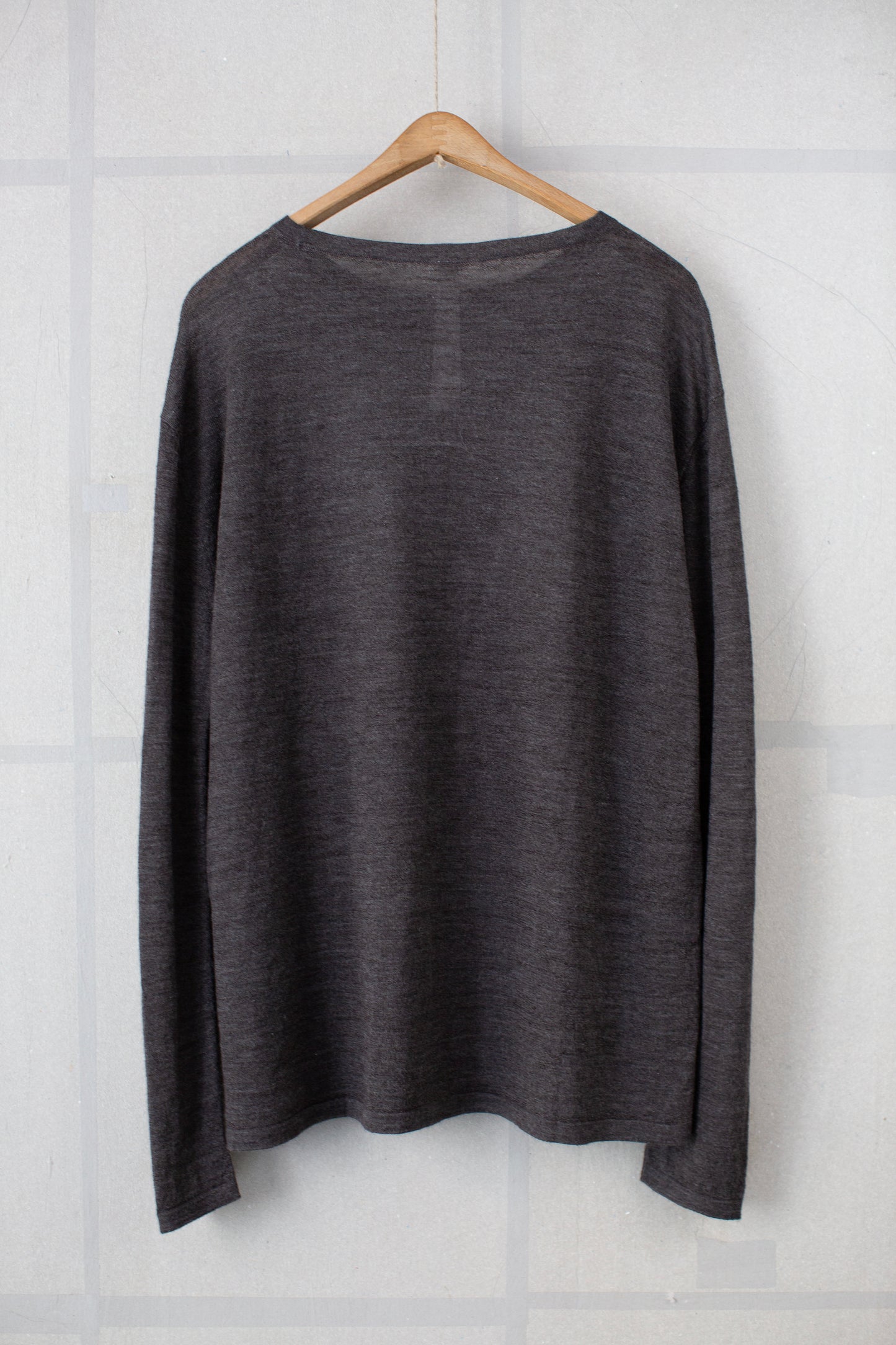 Blackened super fine crewneck