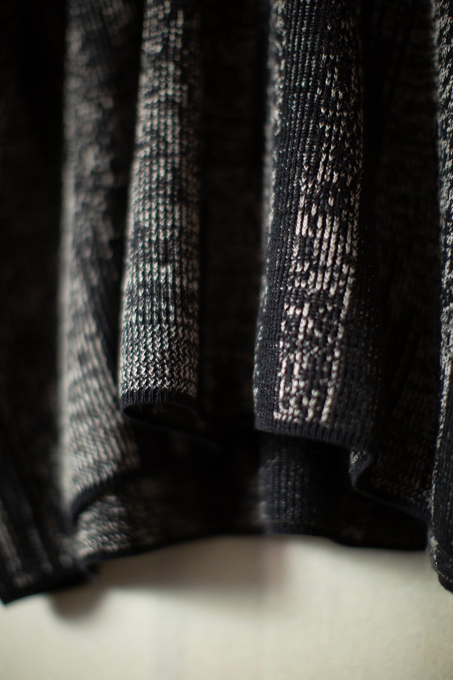 KNIT#77 - LINEN COTTON KASURI BLACK NATURAL