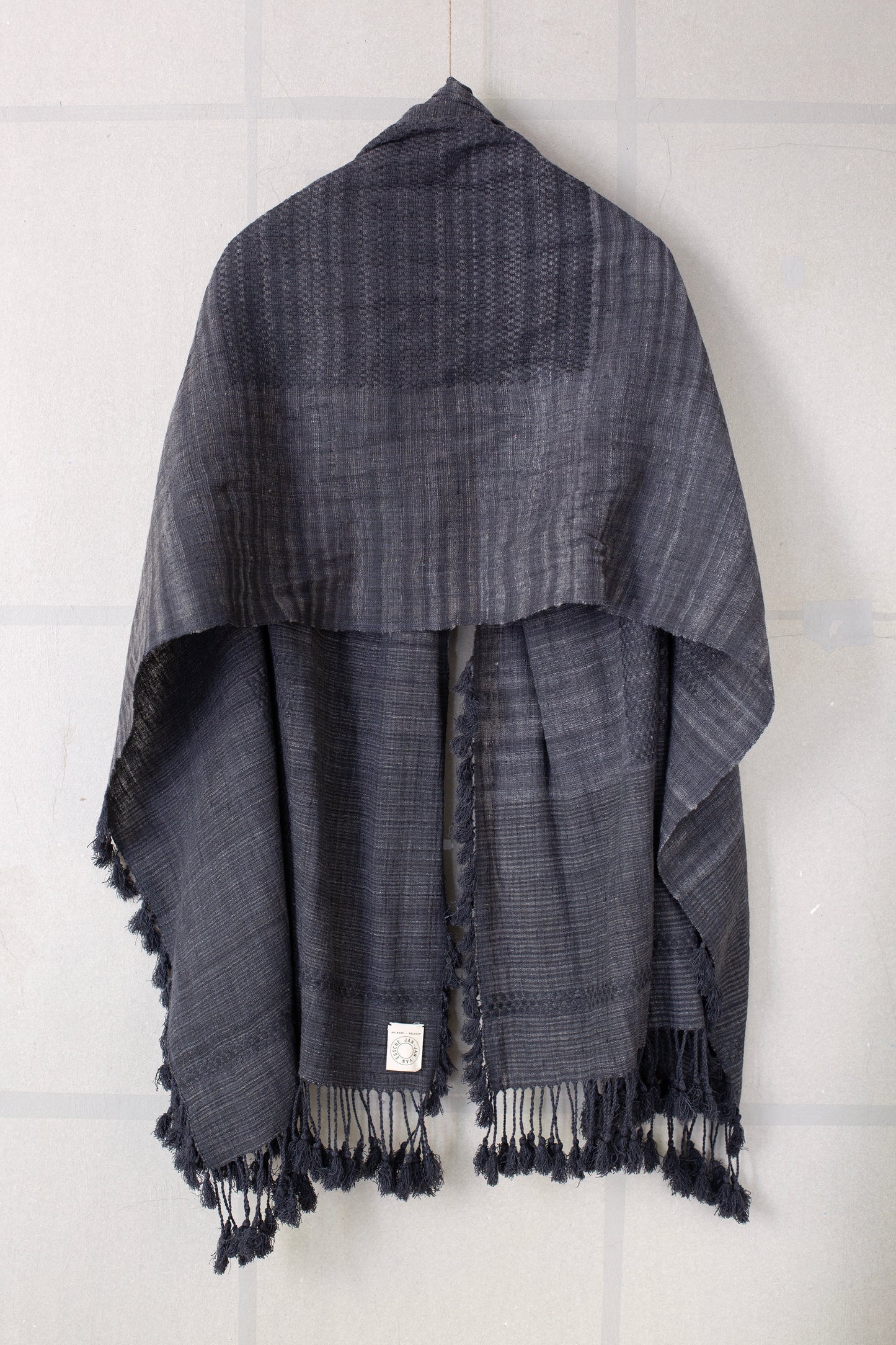 STOLE#1 - HANDWOVEN ERI SILK GREY/NATURAL