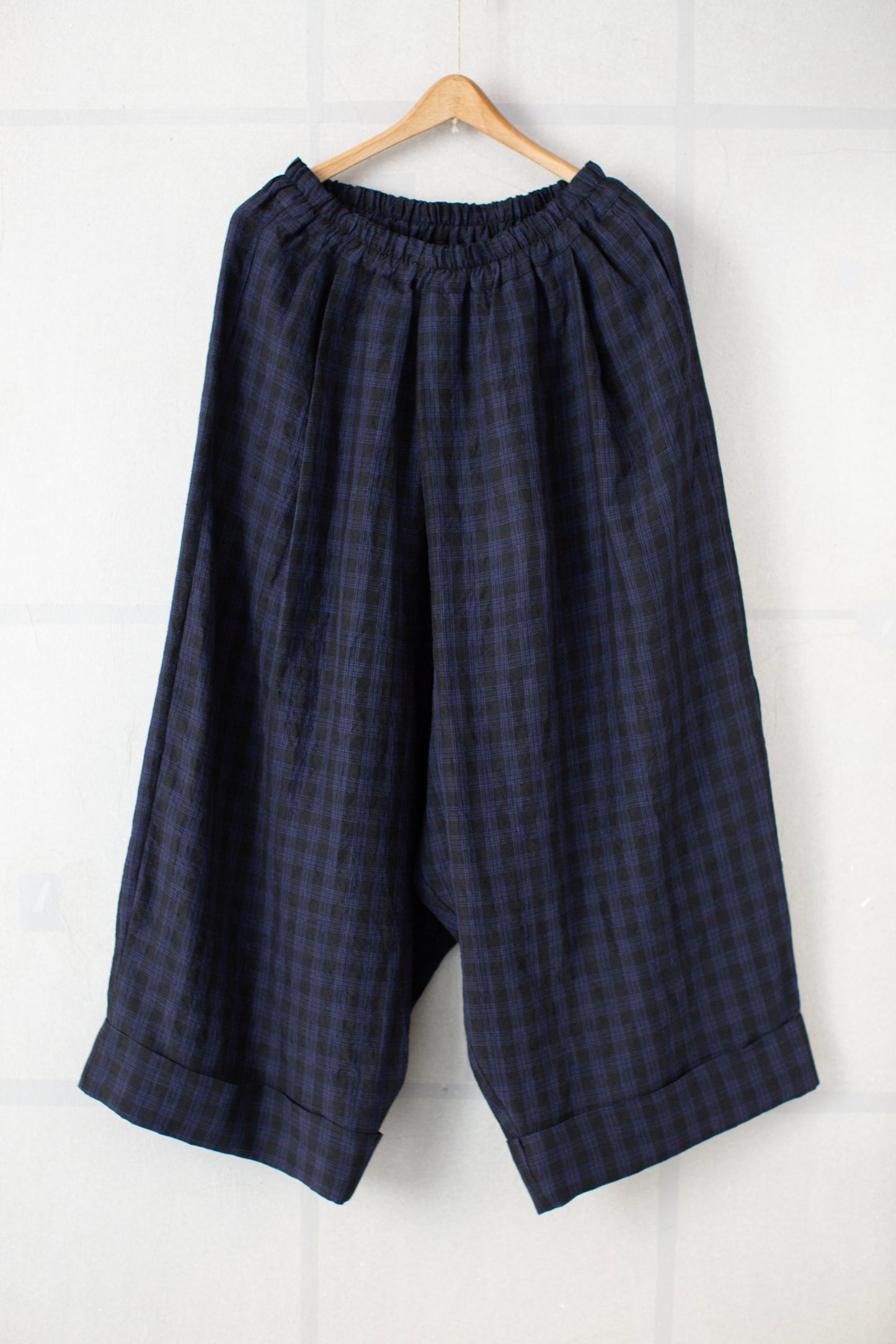 THE BAKER TROUSER IN LINEN CHECK MIDNIGHT