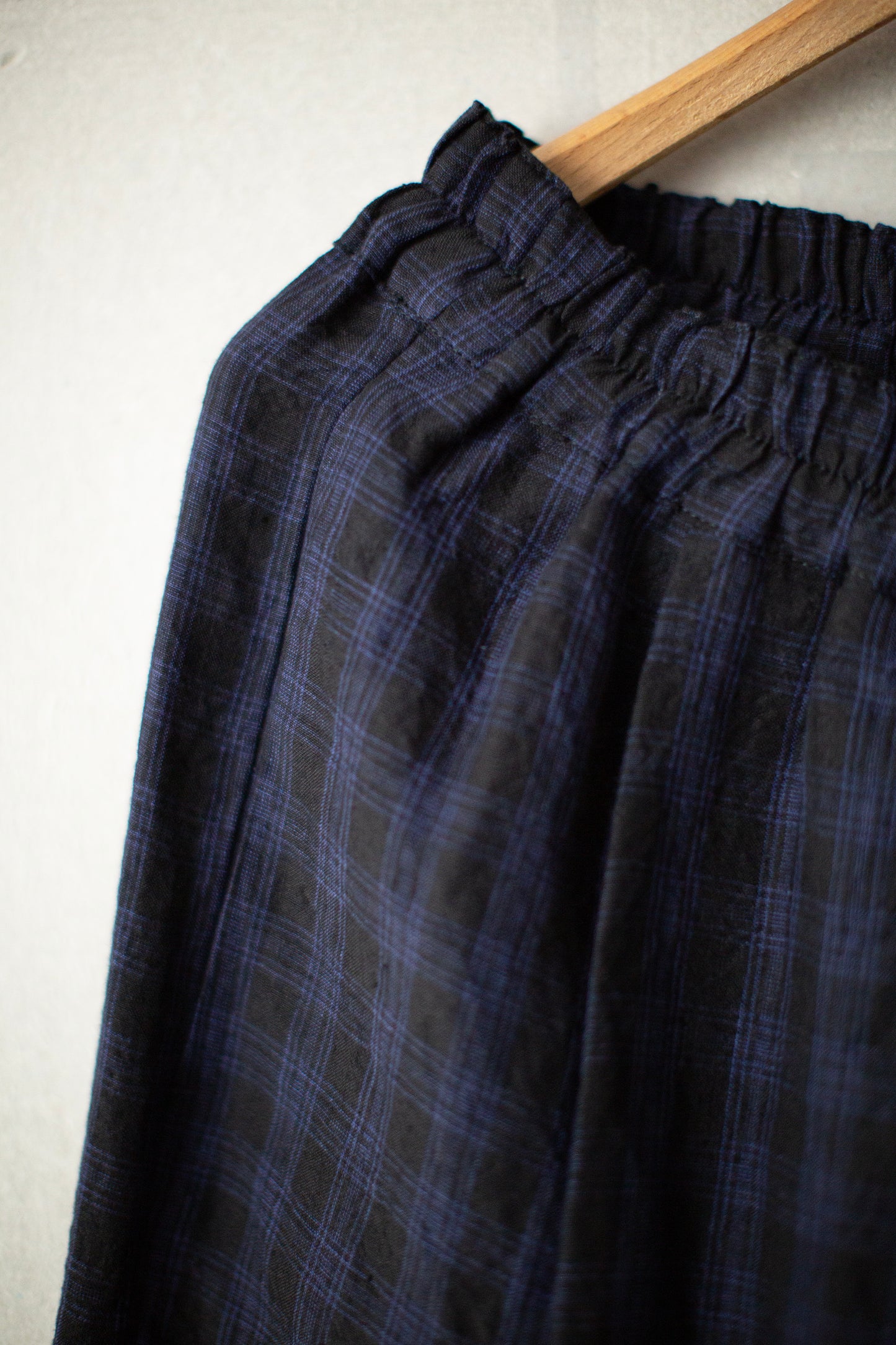 THE BAKER TROUSER IN LINEN CHECK MIDNIGHT