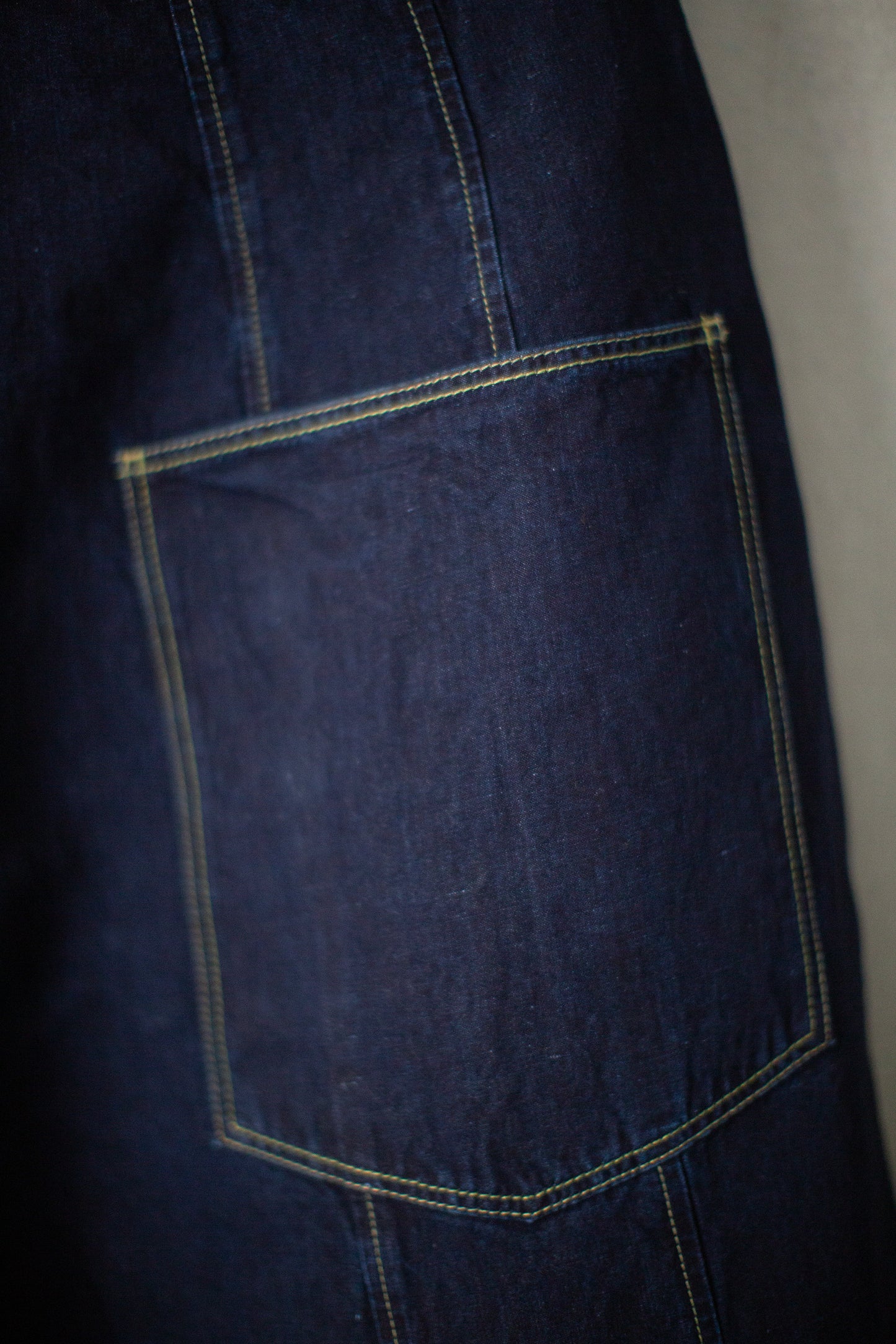 THE HIKER JEAN IN RINSED DENIM INDIGO