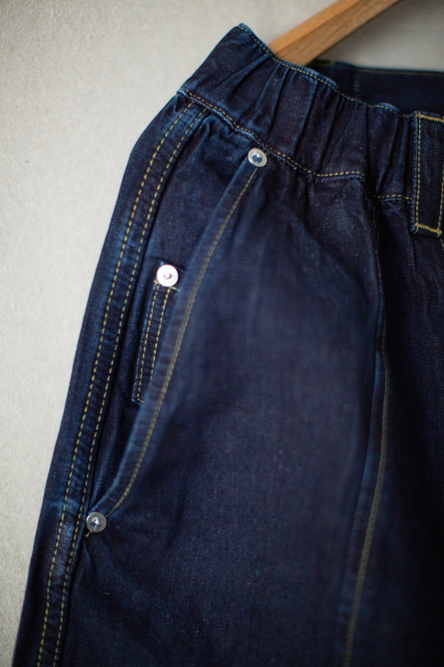 THE HIKER JEAN IN RINSED DENIM INDIGO