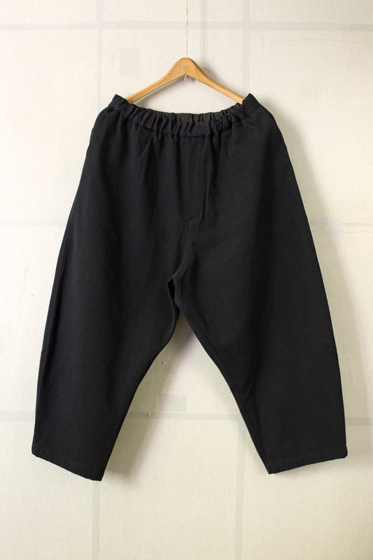 tapered pants in black wool-cotton twill
