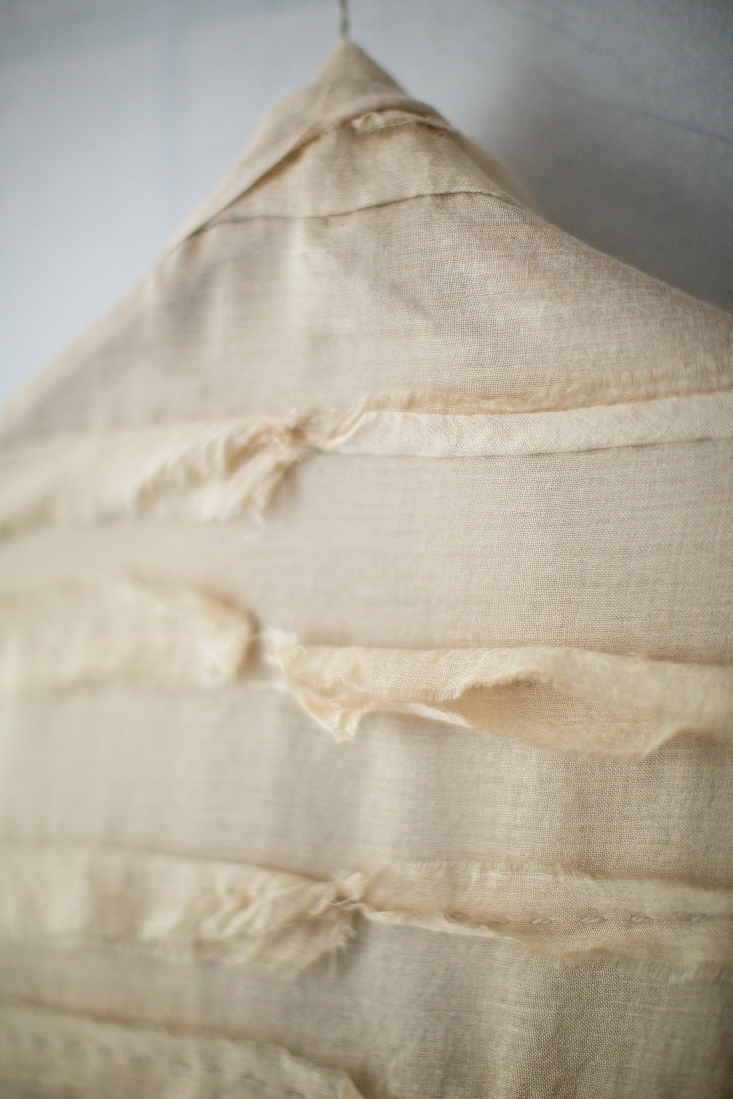 Straw Feather Raw Scarf