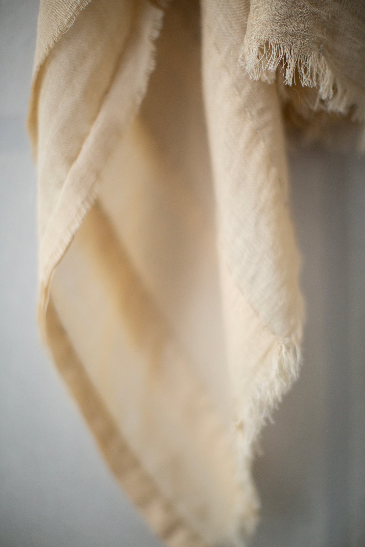 Straw Feather Raw Scarf