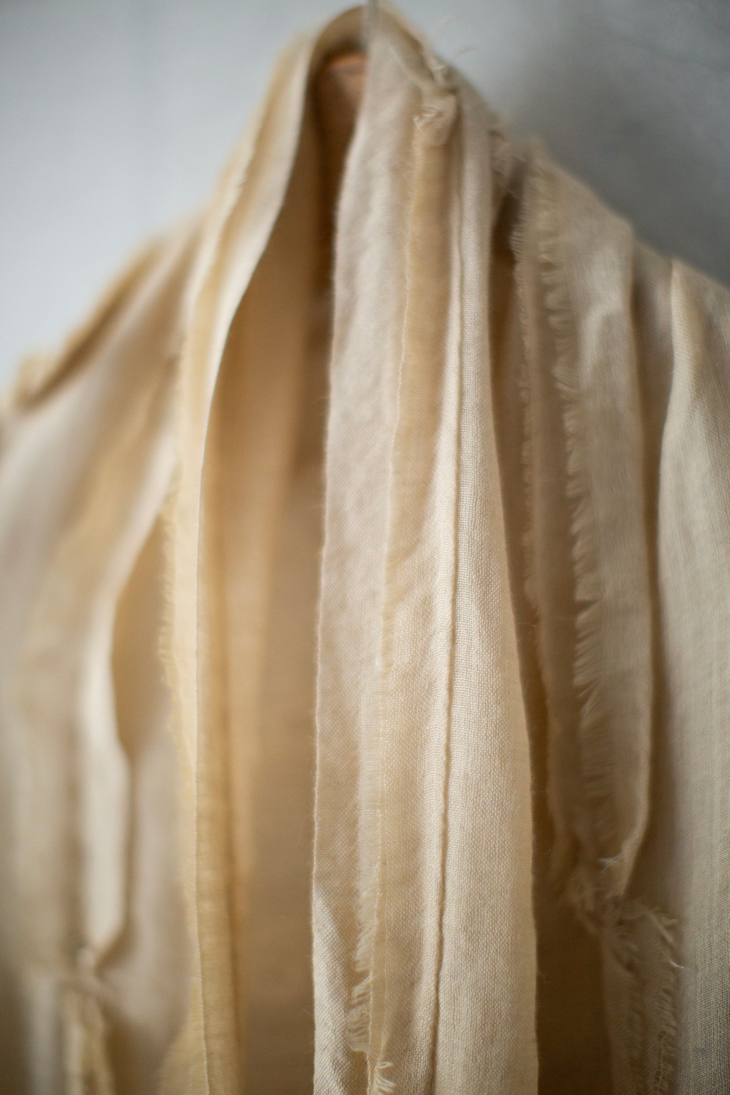 Straw Feather Raw Scarf