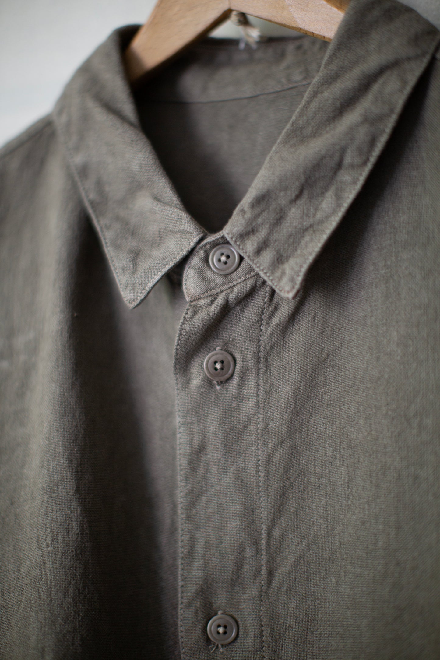 Big shirt jacket in dark mugwort brushed hemp