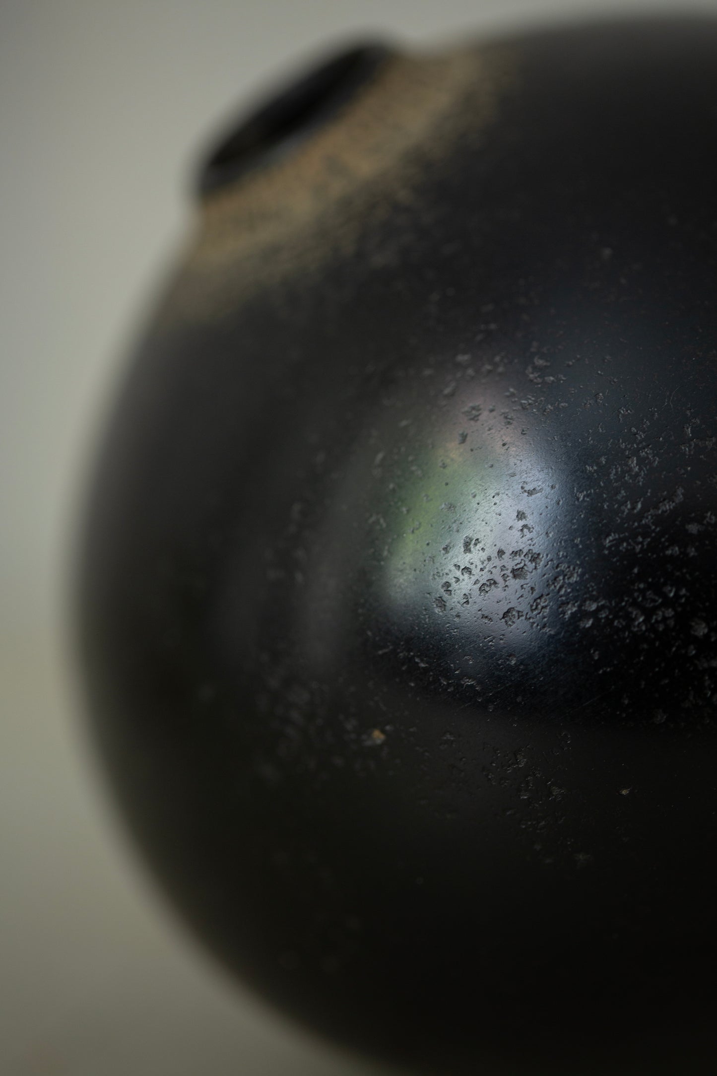 Ceramic vase by Kenta Anzai