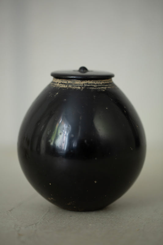 Large ceramic container by Kenta Anzai