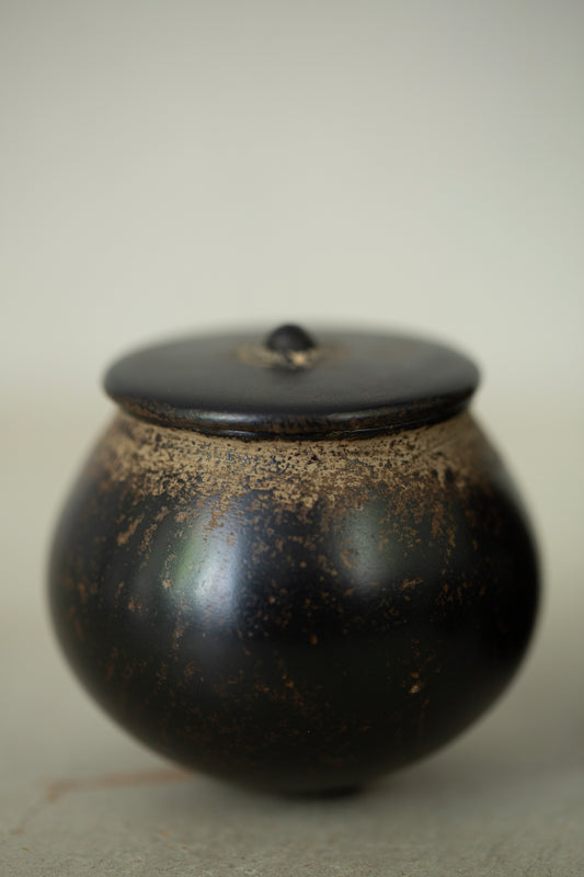 Small Ceramic container by Kenta Anzai