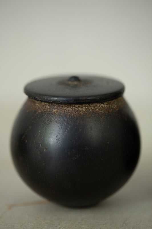 Small Ceramic container by Kenta Anzai