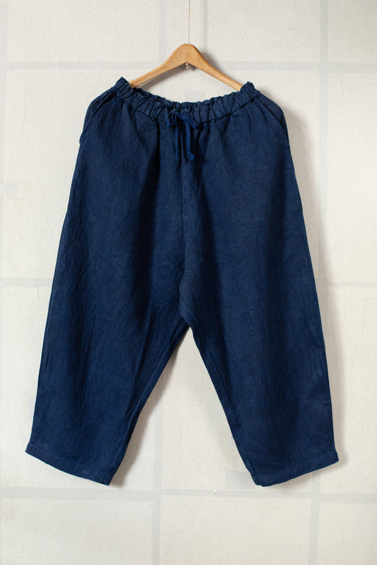 comfortable cropped pants in dark indigo twill-woven hemp