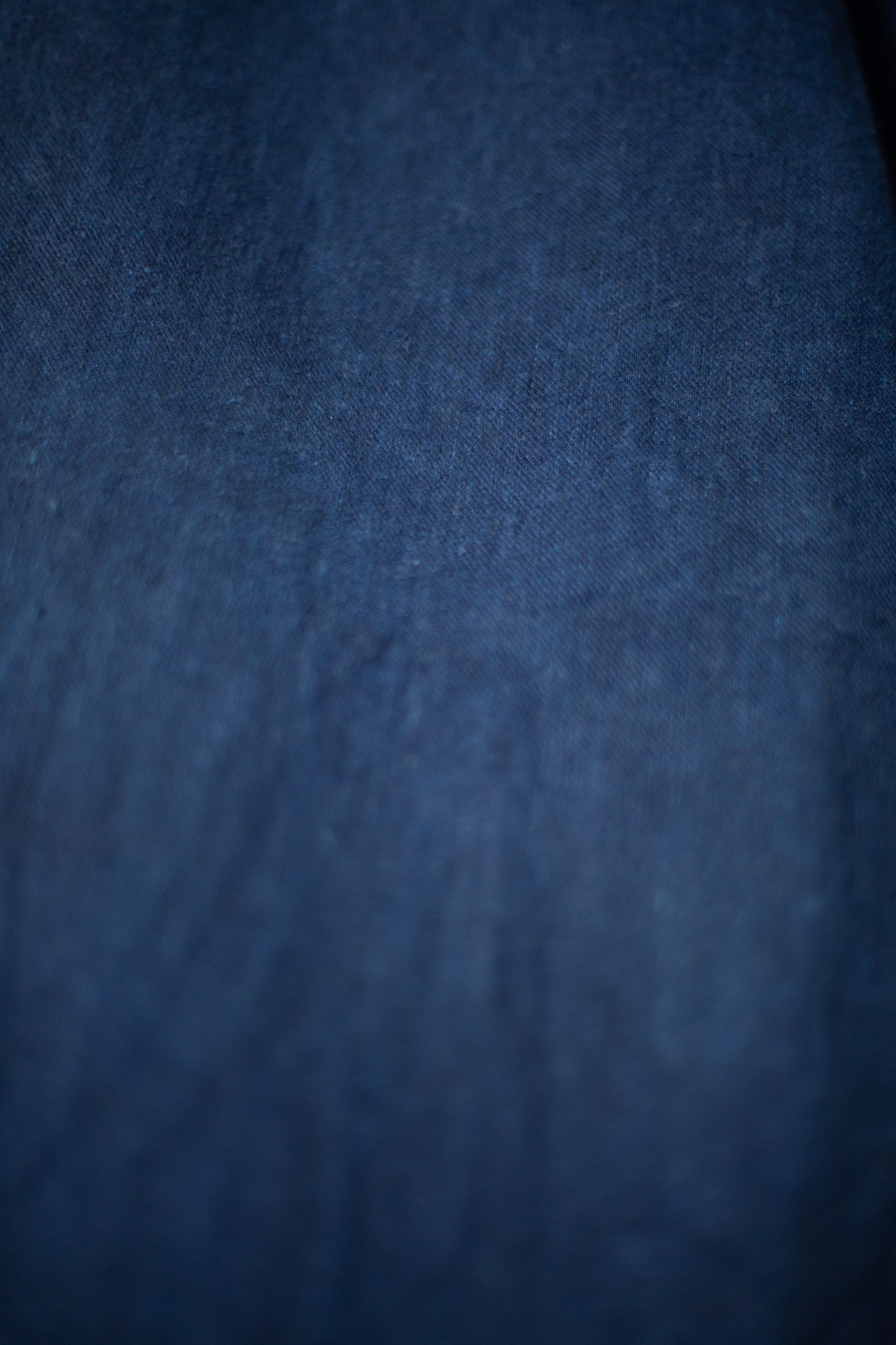 comfortable cropped pants in dark indigo twill-woven hemp