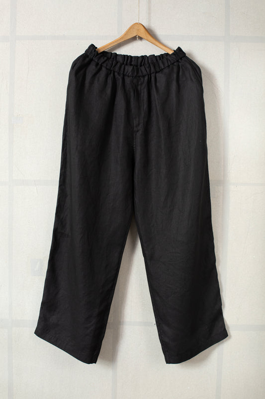 Straight-cut leisure pants in black ripples hemp