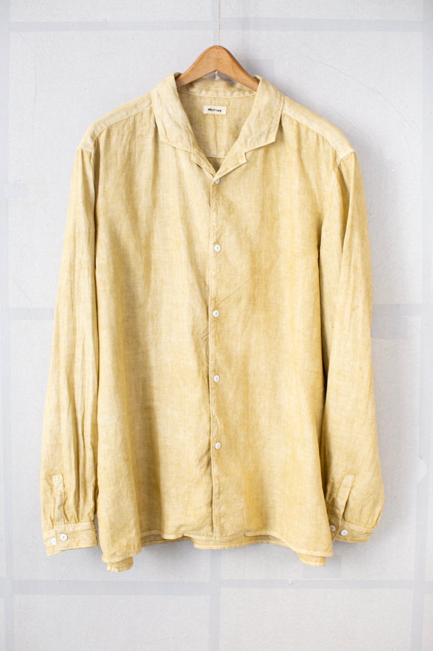 Open collar shirt in bengala yellow hemp