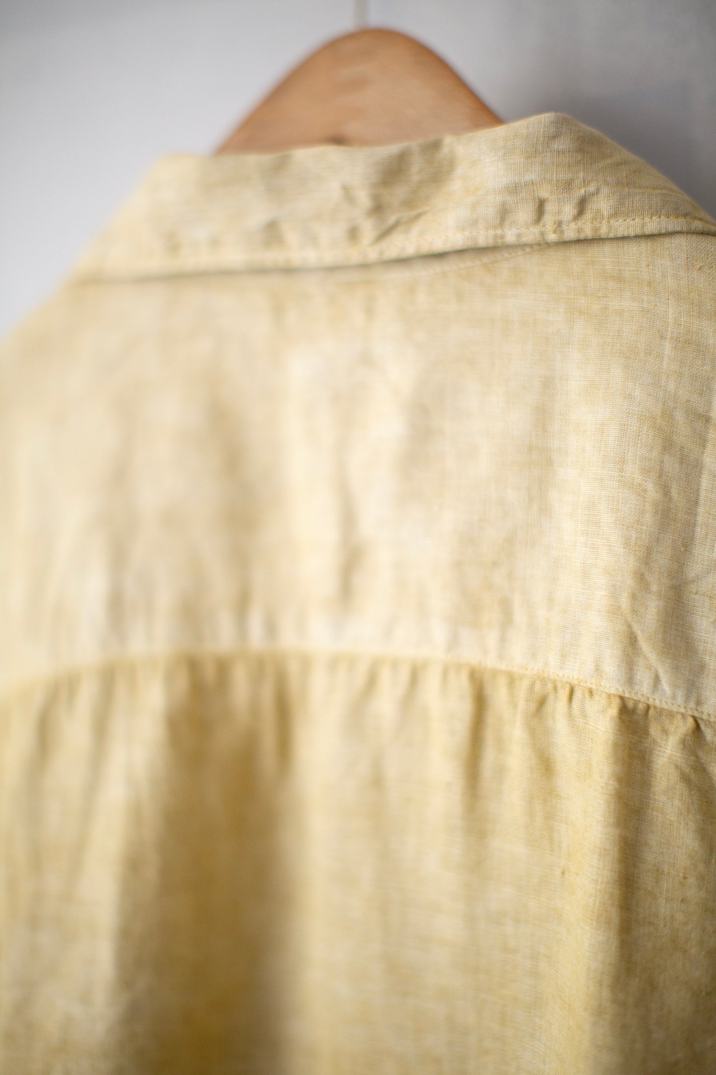 Open collar shirt in bengala yellow hemp