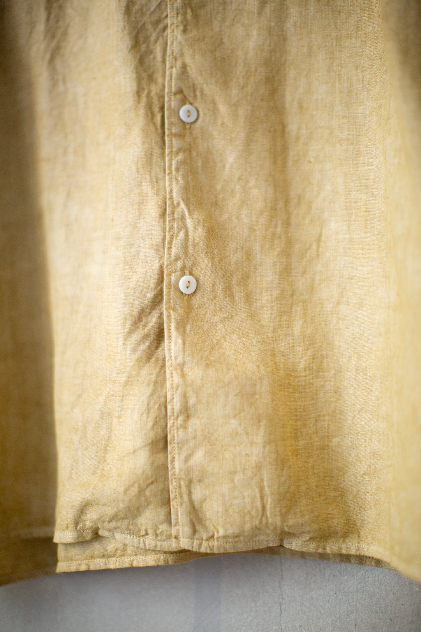 Open collar shirt in bengala yellow hemp