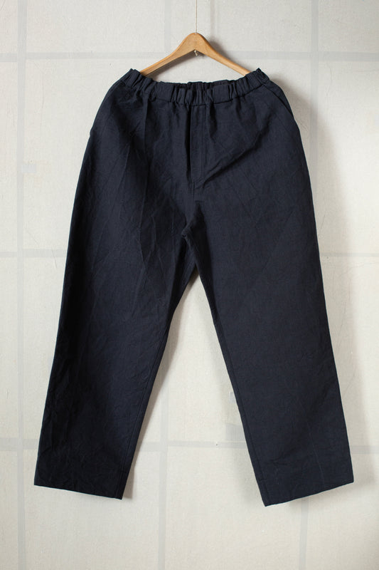 straight long pants in charcoal gray high-density hemp-cotton