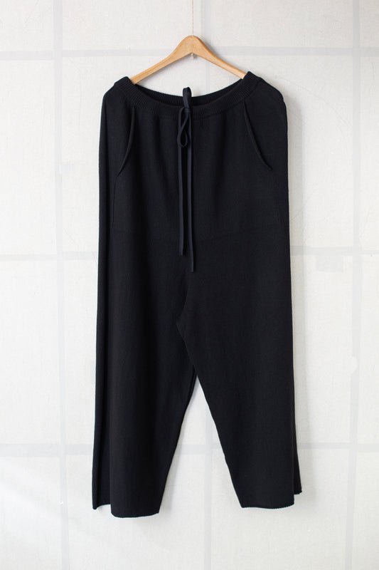Black knit pullon pants