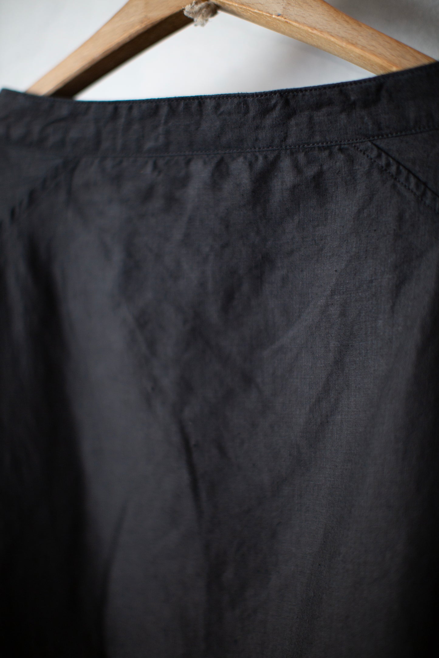 longsleeve pullover in black high density hemp