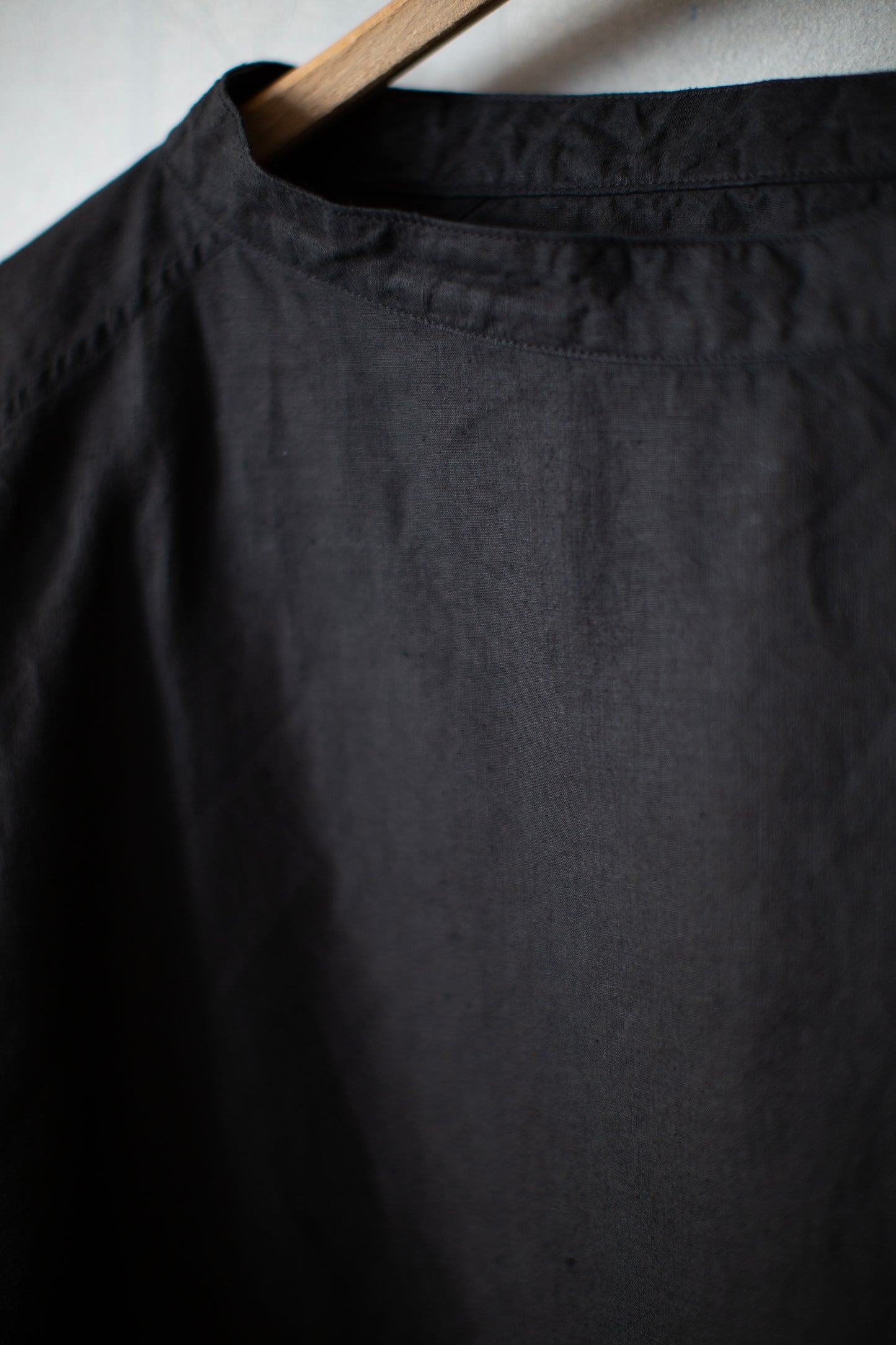 longsleeve pullover in black high density hemp