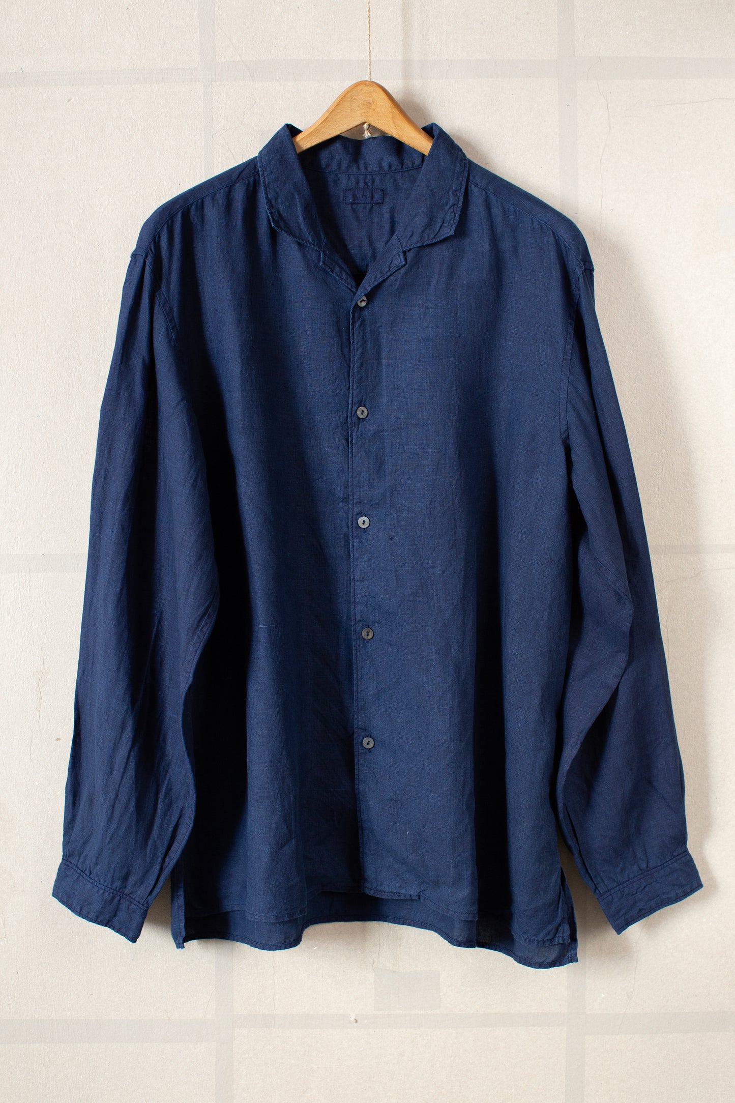 Open collar shirt in dark natural indigo hemp