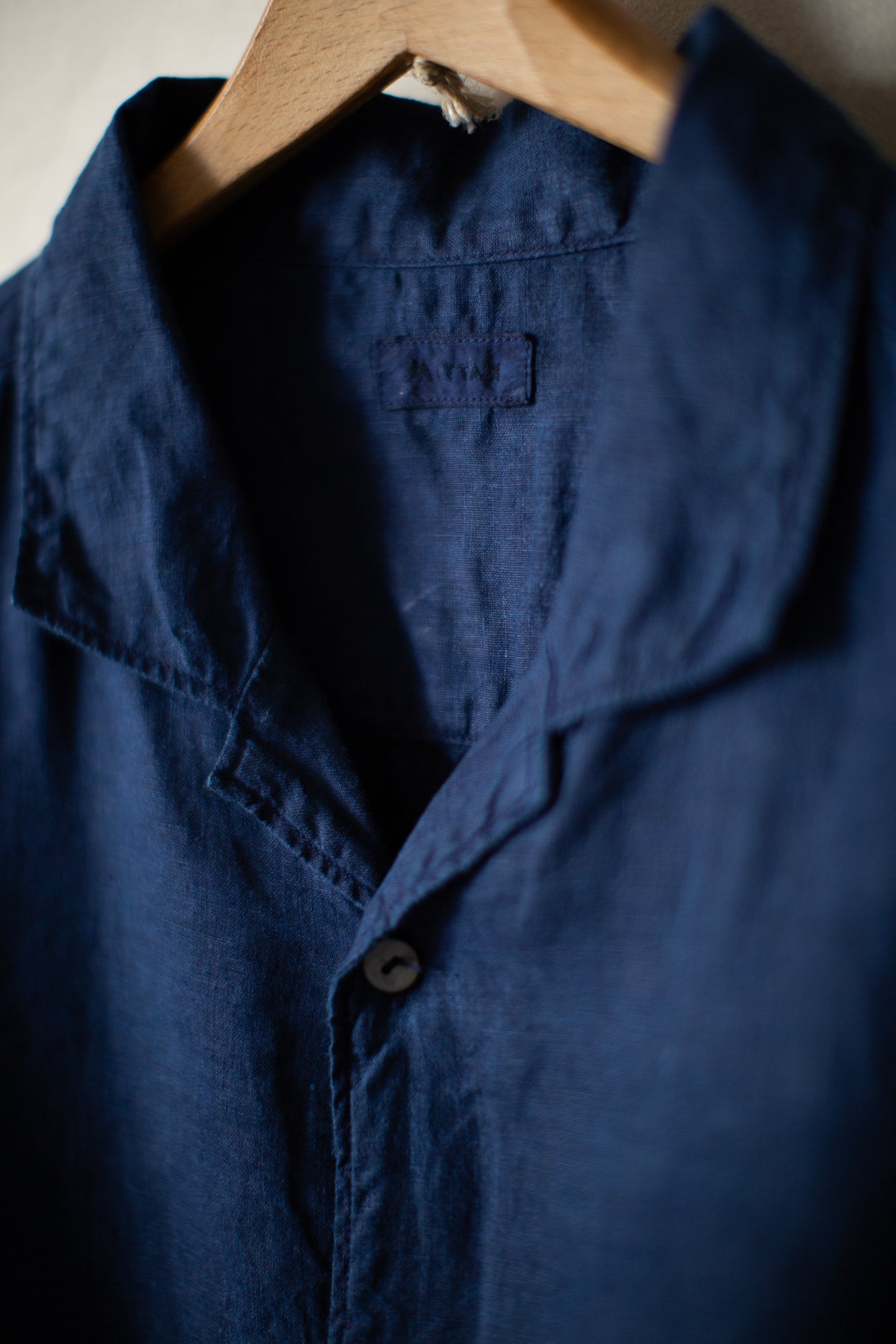 Open collar shirt in dark natural indigo hemp